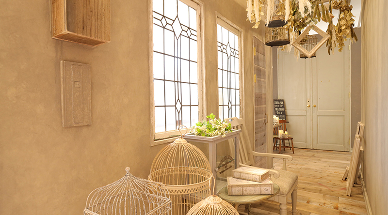 栃木県宇都宮市インターパーク内にある写真館 風のスタジオ inpa 宇都宮店は、宇都宮市・壬生町・上三川町周辺の七五三・成人式・卒業式からマタニティフォト等の多種多様な記念撮影ができる写真スタジオです。おしゃれが大好きなお客様が多く集まるインターパークヴィレッジにあるスタジオで、おしゃれが大好きなママやご成人の方に人気の写真スタジオです。