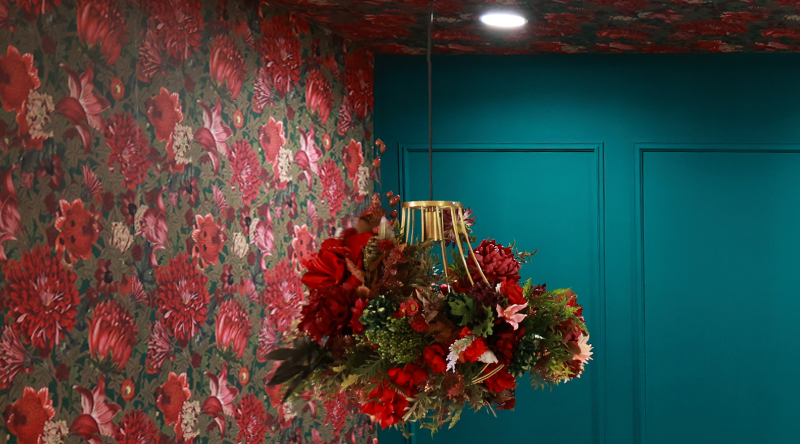 埼玉県さいたま市にある写真館:風のスタジオ メゾン 大宮マルイ店は、成人式・卒業式専門の写真スタジオです。